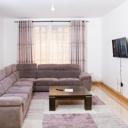 Lake Breeze Apartments Найваша Екстериор снимка