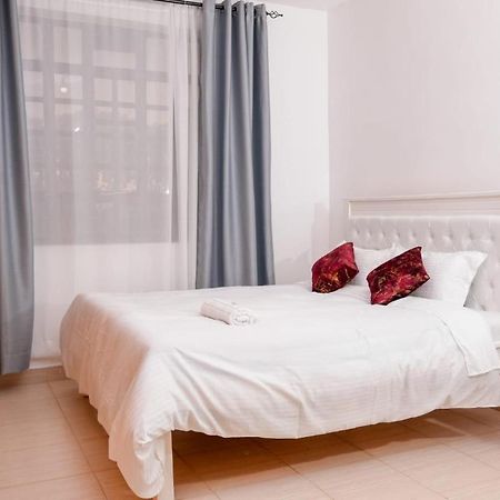 Lake Breeze Apartments Найваша Екстериор снимка