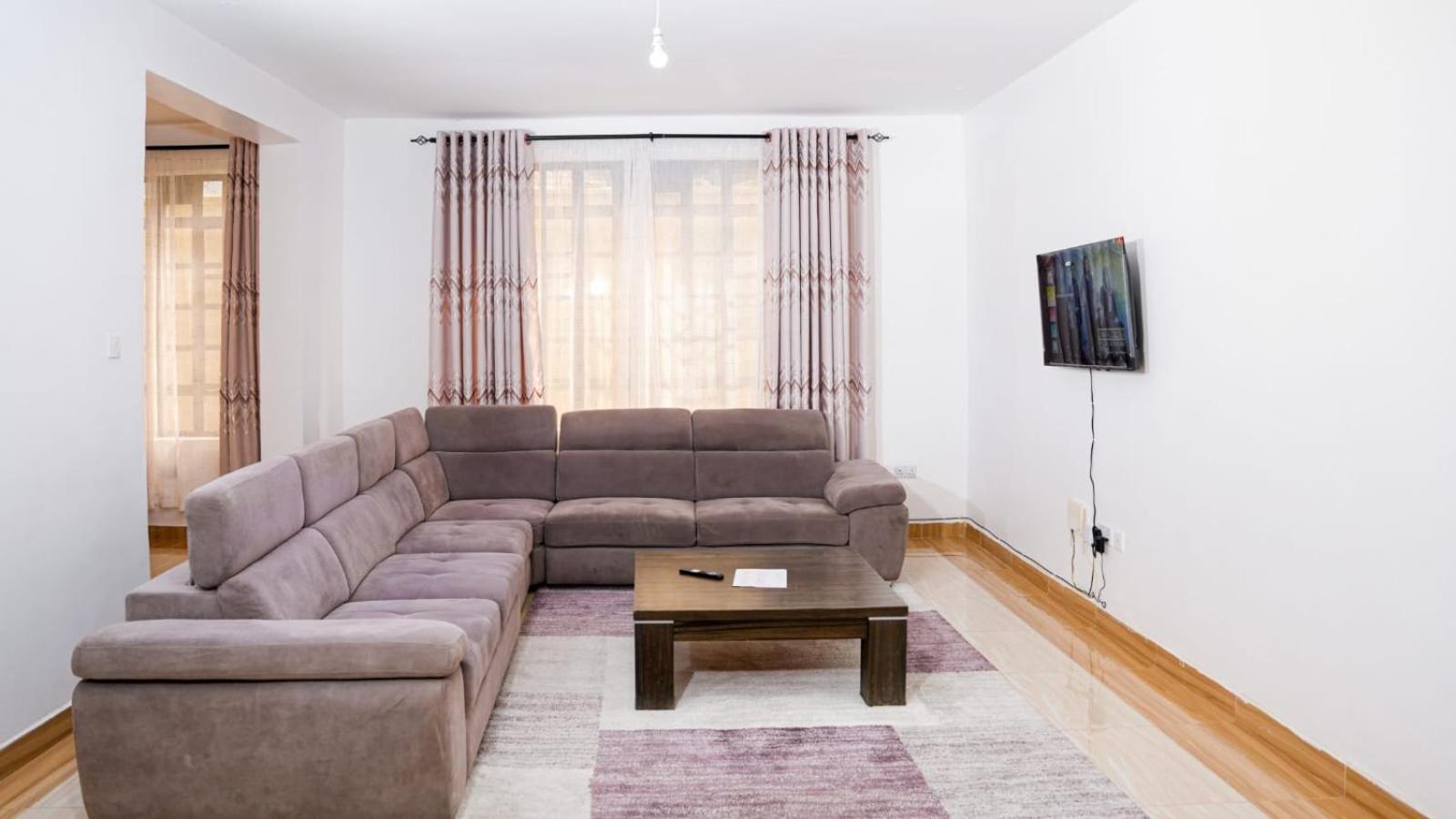 Lake Breeze Apartments Найваша Екстериор снимка