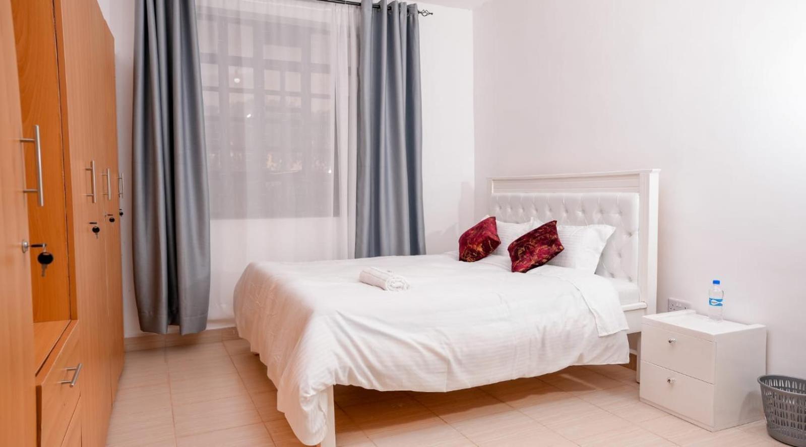 Lake Breeze Apartments Найваша Екстериор снимка