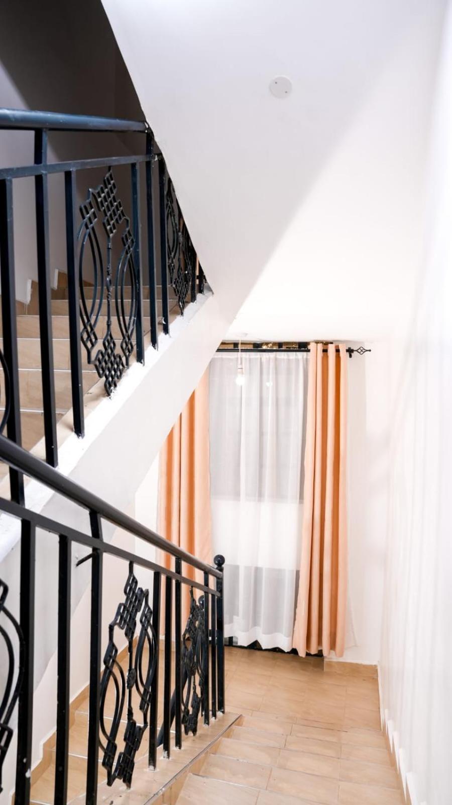 Lake Breeze Apartments Найваша Екстериор снимка