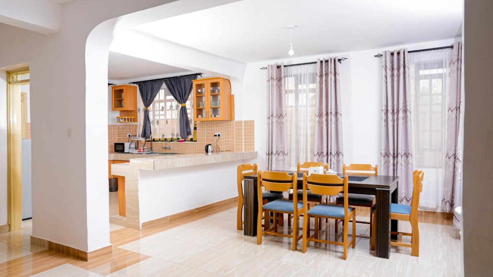 Lake Breeze Apartments Найваша Екстериор снимка